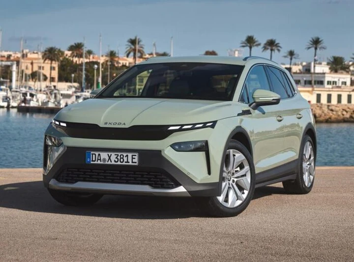 Skoda Elroq MY26: 285 CV e 82 kWh per il SUV elettrico, prezzi da 34.500 euro