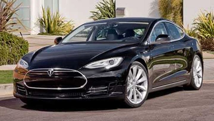Tesla Model S Alpha: lussuosa, sportiva e... elettrica