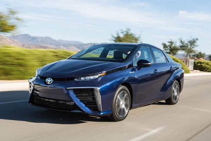 Toyota Mirai: nuove immagini ufficiali