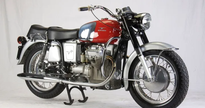 Moto Guzzi V7 700 del 1967 all'asta un pezzo da collezione