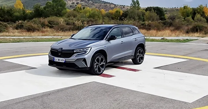 Renault Austral: prezzo, motori, prova