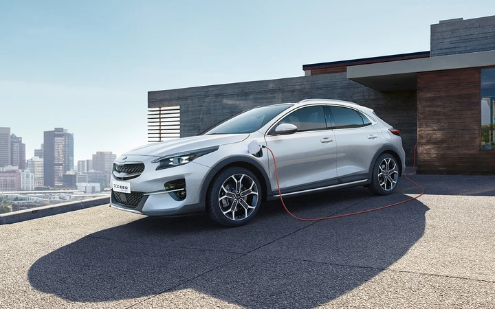 Kia XCeed e CEED Sportswagon Plug-in Hybrid: immagini ufficiali