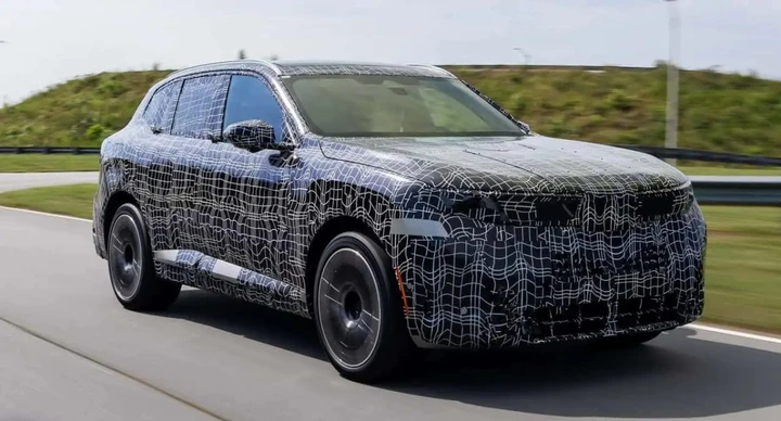 BMW iX5 avrà la batteria più grande d’Europa: fino a 141 kWh