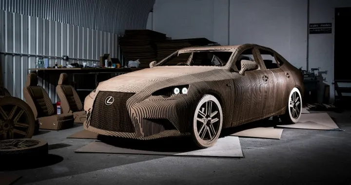 Lexus IS diventa di cartone grazie alla Origami Car