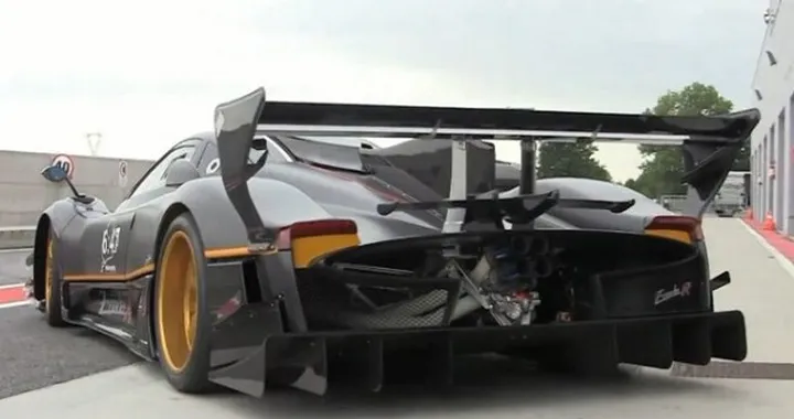Pagani Zonda Revolucion, il sound della hypercar emiliana a Imola. Ecco il video