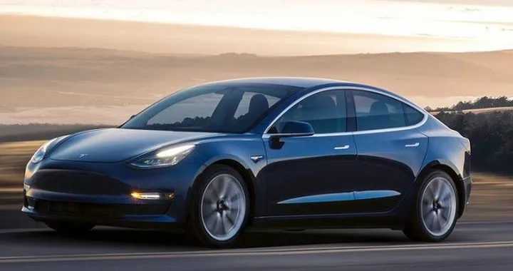 Tesla Model 3: prezzi e allestimenti per l’Italia