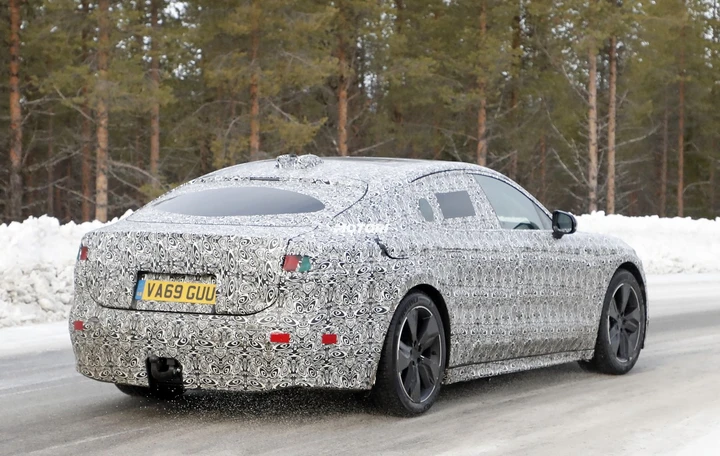 Nuova Jaguar XJ elettrica: le foto spia