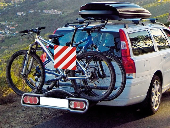 Carichi sporgenti in auto, come trasportarli