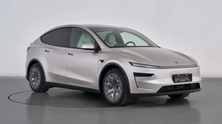 Tesla Model Y L: la nuova sfida a sei posti nel cuore della Cina