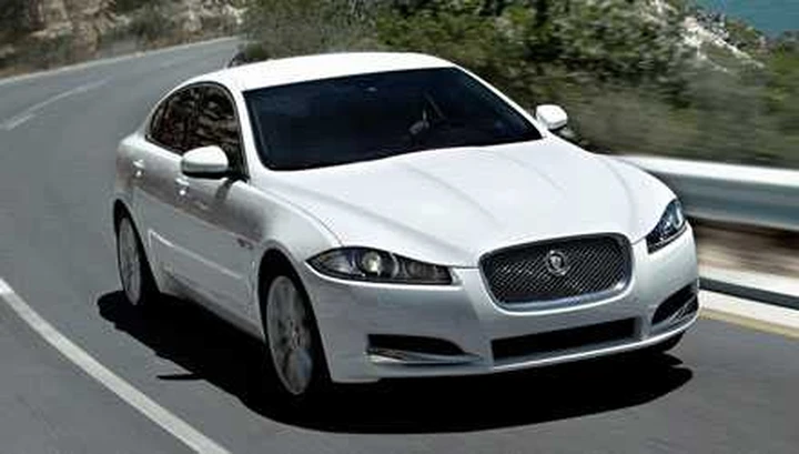 Jaguar XF 2012: sportiva senza sprechi