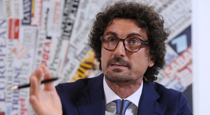 Bimbi a bordo, ministro Toninelli: presto seggiolini anti-abbandono obbligatori