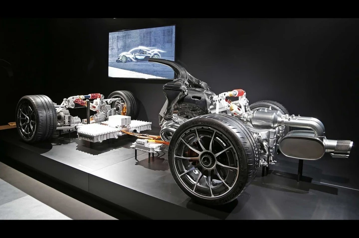 Mercedes-Amg Project One 2017: immagini della tecnologia powertrain