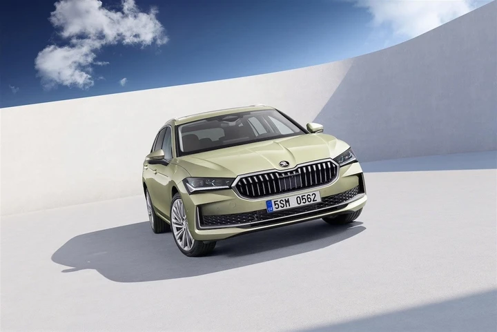Skoda Superb Wagon 2024: partono le prevendite in Italia