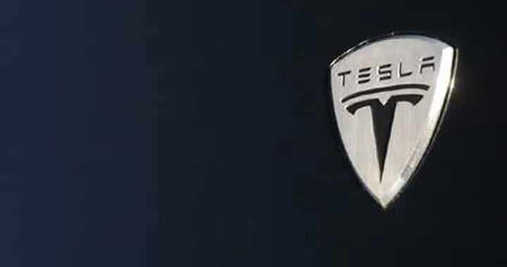Tesla consegna la 500esima Roadster