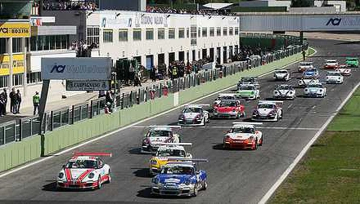 La Porsche Carrera Cup Italia riparte da Vallelunga
