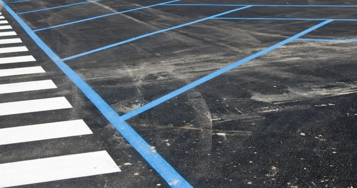 Parcheggi con strisce blu, nuove regole e sanzioni