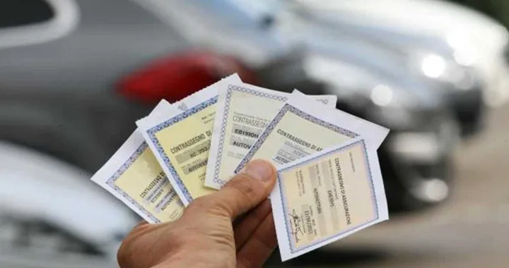 Documenti obbligatori da avere sempre in macchina: guida per evitare multe