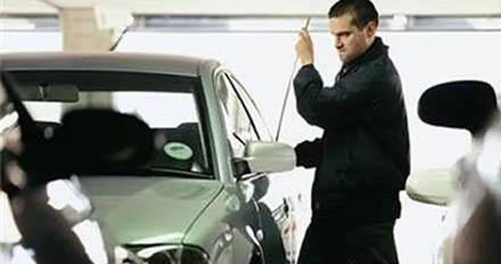 Auto rubate in cambio di droga: 13 arresti