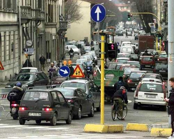 Crisi: gli italiani usano meno l’auto, ma crescono i costi di gestione