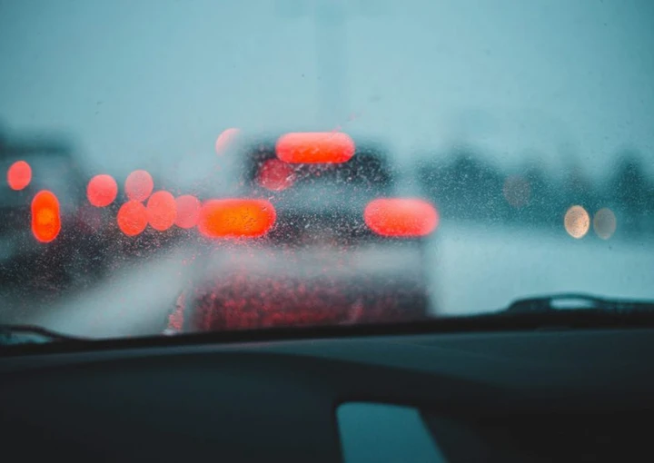 Vetri auto appannati d'inverno: cause, soluzioni e come evitarlo