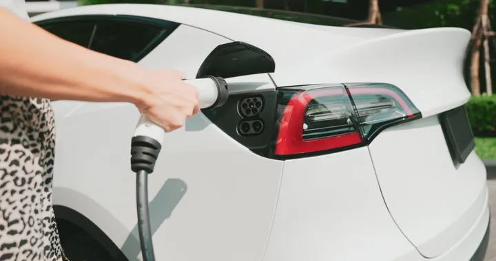 Come calcolare il bollo per auto ibride ed elettriche: guida pratica