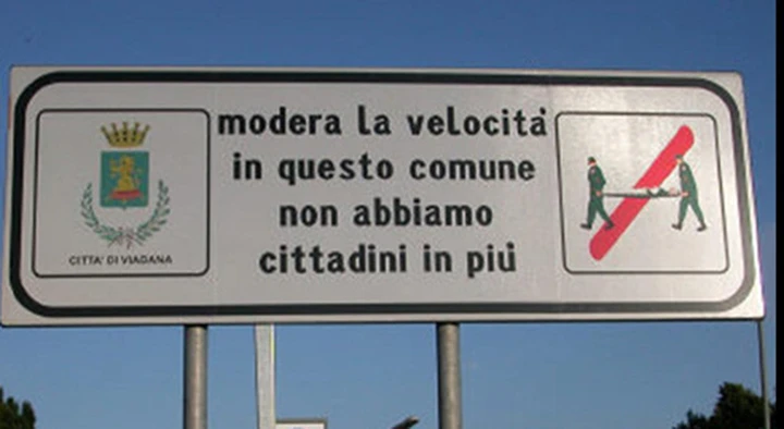 I cartelli stradali più assurdi mai visti