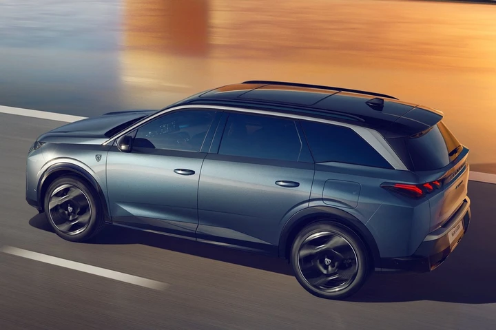 Peugeot E-3008 e E-5008 Long Range: le nuove varianti elettriche con 700 km di autonomia