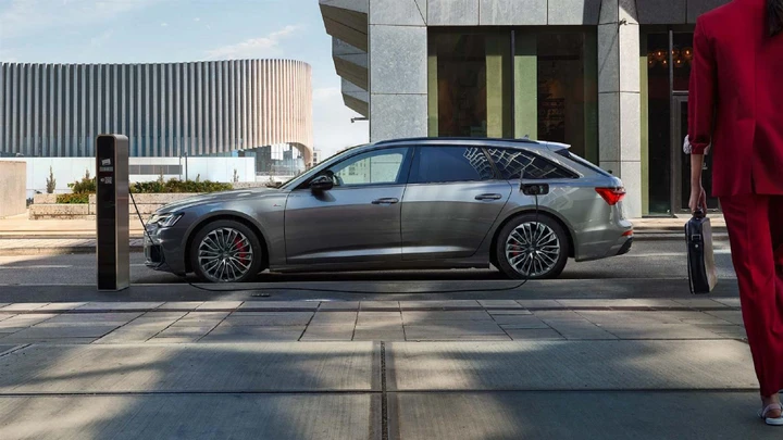 Audi A6 Avant TFSI e quattro S tronic: i prezzi della ibrida plug-in