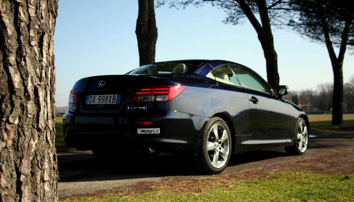 Test Drive Lexus IS 250C