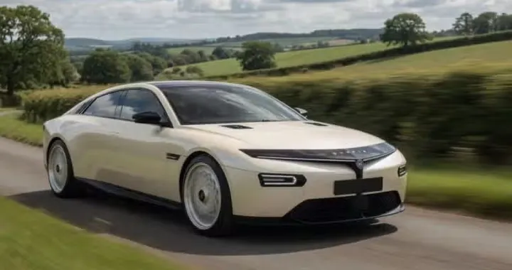 Nuova Lancia Gamma: lusso digitale o perdita d’identità?