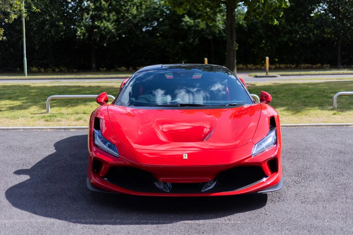 Noleggia una Ferrari, la fa sparire e chiede il riscatto