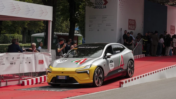 Polestar trionfa alla Mille Miglia Green 2025 con il SUV-coupé Polestar 4