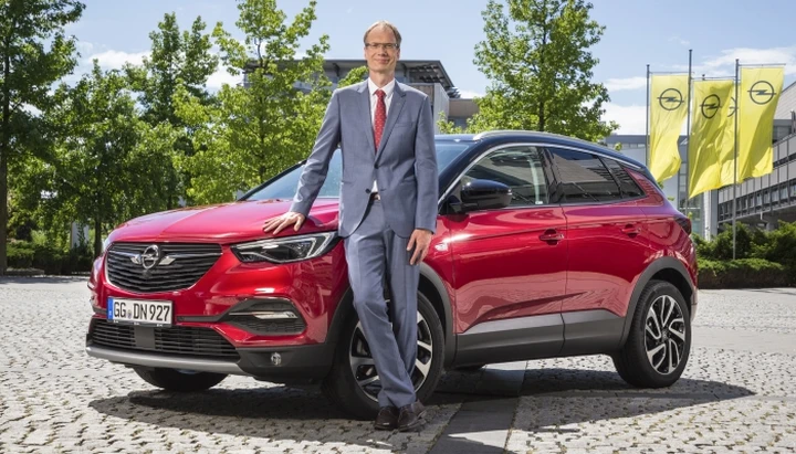 Opel taglia i costi e punta sull’elettrificazione