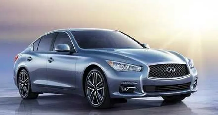 Infiniti Q50 al Salone di Detroit 2013