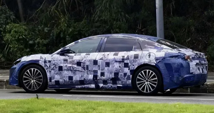 BYD Han: design Loong Face e tecnologia a 900 volt [FOTO SPIA]