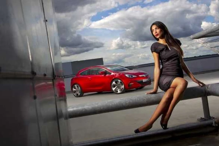 Opel GTC Paris Concept: a Parigi la futura Astra coupé
