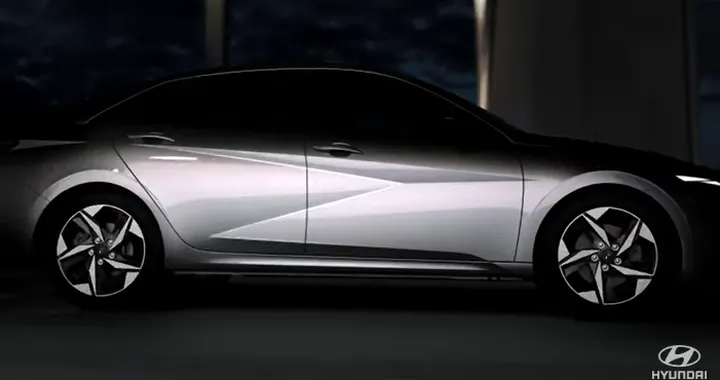 Hyundai Elantra 2021: il teaser prima del debutto