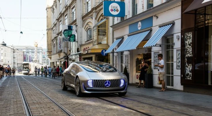 Mercedes F 015 Luxury in Motion arriva in Europa