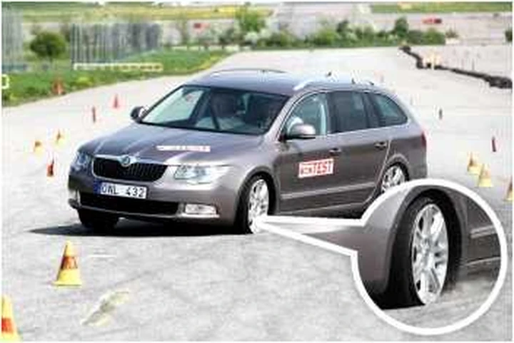 Skoda Superb Wagon KO al test dell'alce