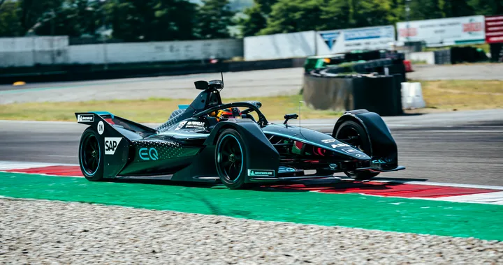 Formula E: la Mercedes-Benz prova la monoposto a Mallorca