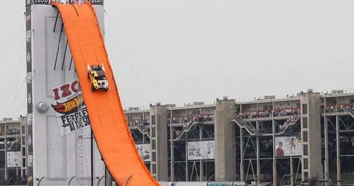 Hot Wheels: salto da record a Indianapolis