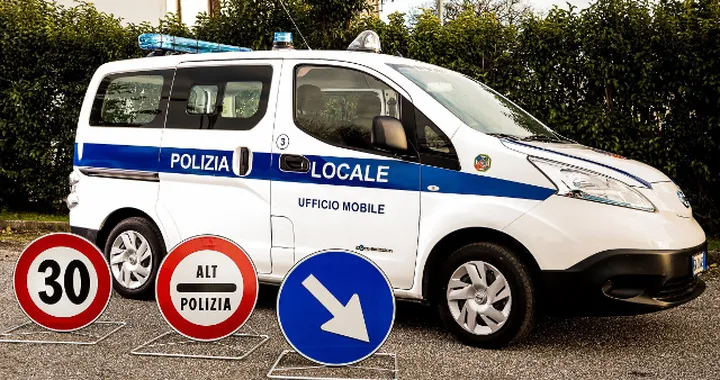 Nissan e-NV200: ufficio mobile per la polizia locale