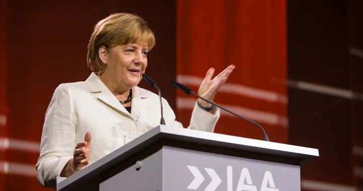 Merkel al Salone di Francoforte: 