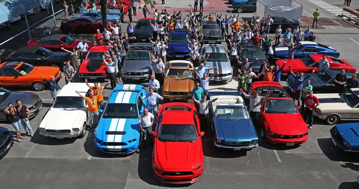 Ford Mustang: la muscle car compie 50 anni