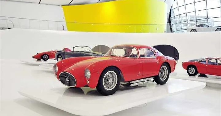 Museo Enzo Ferrari: raduno per il primo anno di vita