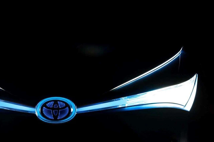 Toyota, due teaser per un misterioso concept