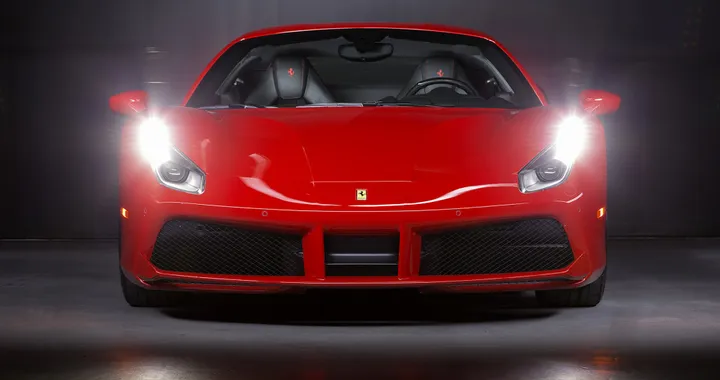 Vince una Ferrari alla lotteria ma dà un calcio alla fortuna: non la vuole
