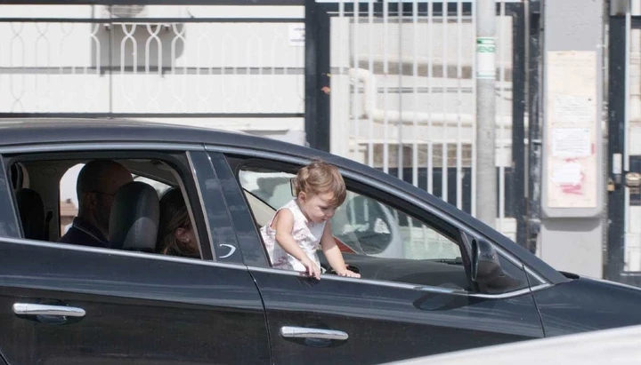 Bimbi in auto: due su tre in pericolo