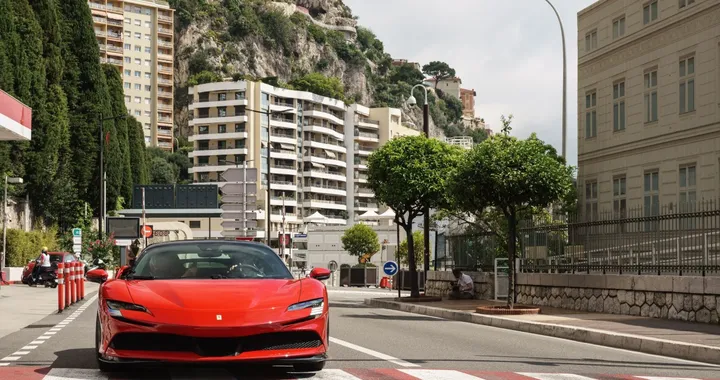 “Le Grand Rendez-vous”: presentato il film con Leclerc e la Ferrari SF90 Stradale