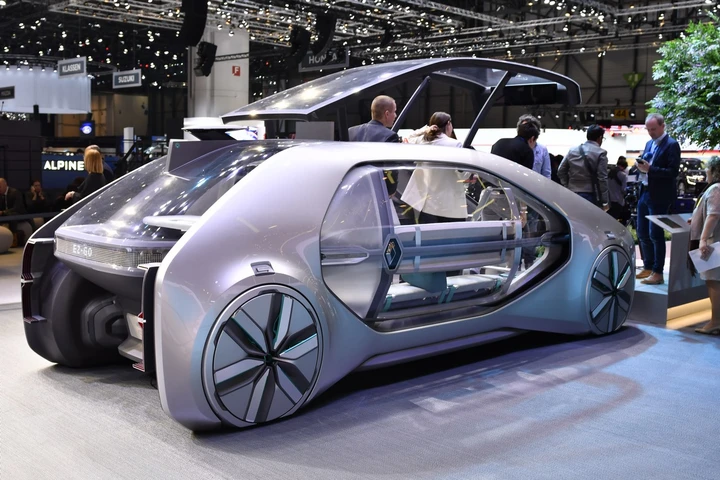 Renault EZ-GO: l'auto robot intelligente per la mobilità futura